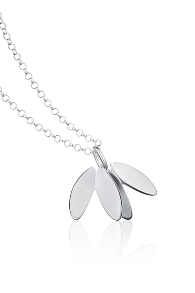 78-1114-1-22_Rel #1114-1_Lyng-Medium-silver-pendant-photo_Aliona_Pazdniakova.jpg